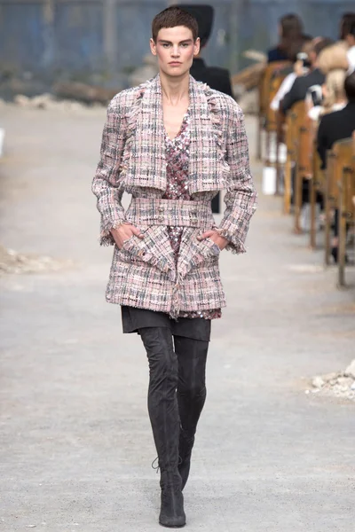 Look 3